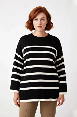 Kadınlar İçin Akrilik Materyalden Üretilen Çizgili Relaxed Kesim Bisiklet Yaka Triko Kazak