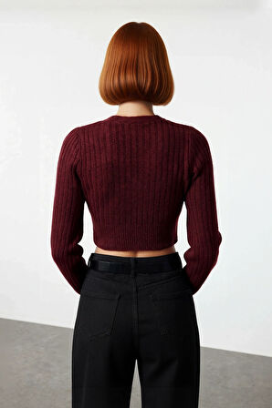 Kadınlara Özel Fitilli Kruvaze Crop Triko Kazak Serin Havalarda Şıklığı ve Konforu Bir Arada Sunar