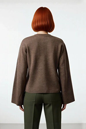 Kadın Sürdürülebilir Akrilik Materyal Regular Kalıp Uzun İspanyol Kol Triko Kazak Kış Modası