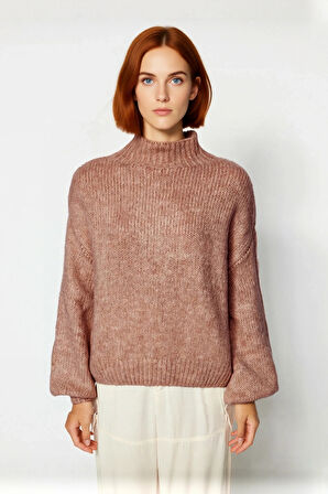 Kadın Oversize Dik Yaka Triko Kazak Soğuk Günlerde Konforlu ve Rahat Bir Görünüm Sunar Kaliteli