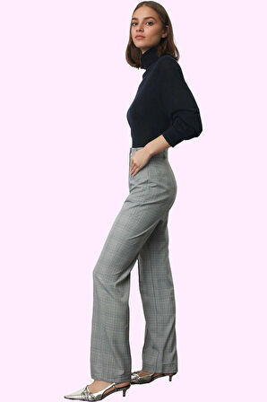 Kadın Ekose Straight Pantolon Kışlık Şıklık ve Rahatlık Günlük Kullanım Yaz Aylarının Vazgeçilmezi