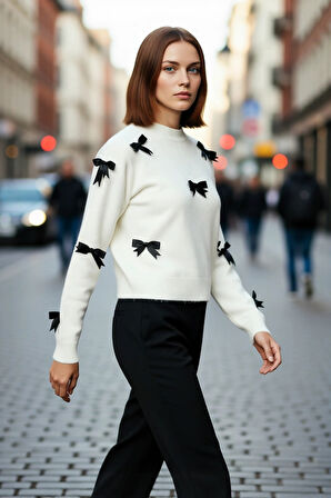 Kadınlara Yönelik Konforlu Regular Kalıp Bisiklet Yaka Triko Kurdele Fiyonklu Uzun Kollu Kazak