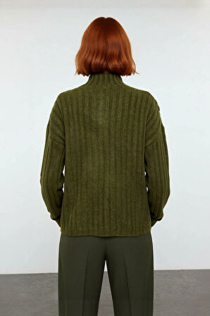 Kadın Dik Yaka Oversize Kalıp Düz Renk Düşük Kol Triko Kazak Soğuk Havalarda Konforlu ve Modern