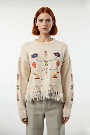 Fashion Forward Kadın Nakışlı Düşük Kollu Bisiklet Yaka Super Crop Kışlık Triko Kazak Püsküllü