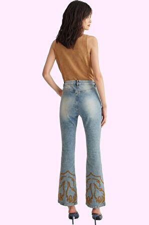 Kadın Pamuk Denim Flare Jean; Yüksek Bel Nakış Detaylı Günlük Kullanım için Modern Tasarım