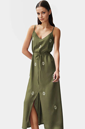 Yazlık Viskoz Dokuma Elbise Nakışlı Skater Maxi Boy Dayanıklı Malzeme Trend Tasarım