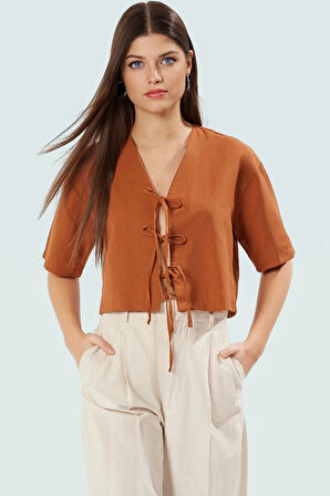 Önden Bağcıklı Crop Bluz V Yaka Dokuma Terrycotton Kumaş Rahat Günlük Trend Tasarım