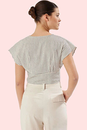 Kadın Yazlık Kısa Kollu V Yaka Çizgili Dokuma Crop Gömlek Rahat Günlük Stil Modern Tasarım