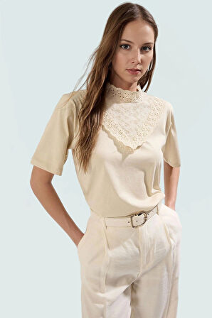 Kadın Yazlık Pamuklu Brodeli Bluz Dik Yaka Regular Kalıp Profesyonel Görünüm Rahat Ve Şık