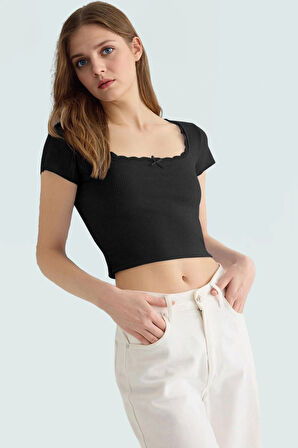 Kısa Kollu Örme Bluz Dantel Detay Fitted Kalıp Rahat Yazlık Seçkin Malzeme Trend Tasarım