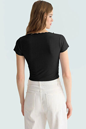 Kısa Kollu Örme Bluz Dantel Detay Fitted Kalıp Rahat Yazlık Seçkin Malzeme Trend Tasarım