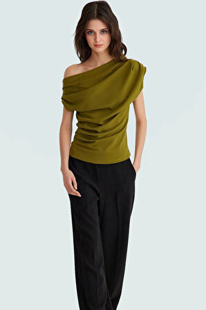 Şık Dökümlü Örme Bluz Asimetrik Yaka Kısa Kol Regular Kalıp Özel Tasarım Modern Stil