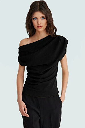 Şık Dökümlü Örme Bluz Asimetrik Yaka Kısa Kol Regular Kalıp Özel Tasarım Modern Stil