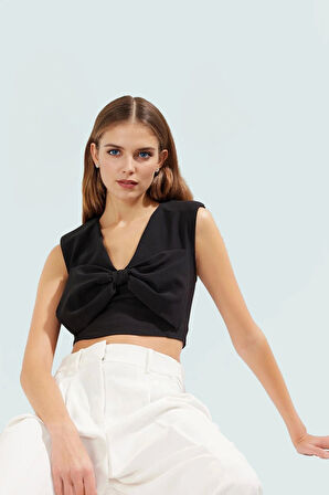 Kadın Kolsuz V Yaka Fiyonklu Crop Bluz Dokuma Kumaş Özenle Seçilmiş Seçkin Malzeme Uzun Ömürlü