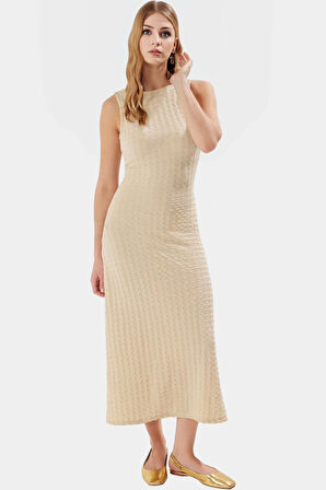 Pamuklu Maxi Elbise V Yaka Sırt Detaylı Bodycon Rahat ve Şık Modern Stil