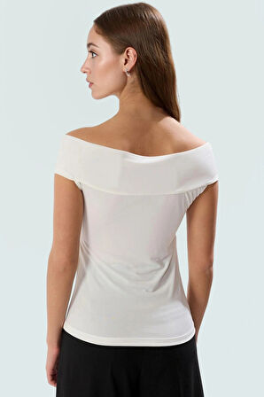 Rahat Fitted Bluz %96 Polyester %4 Elastan Carmen Yaka Zarifane Tasarım