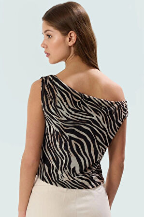 Fitted Kalıp 100 Polyester Bluz Asimetrik Yaka Kısa Kol Yazlık Özenle Seçilmiş Uzun Ömürlü