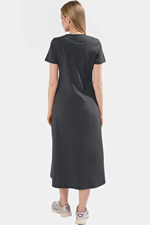 Nefes Alan Pamuklu T shirt Elbise Midi Boy Cep Detaylı Modern Stil Zarifane Tasarım
