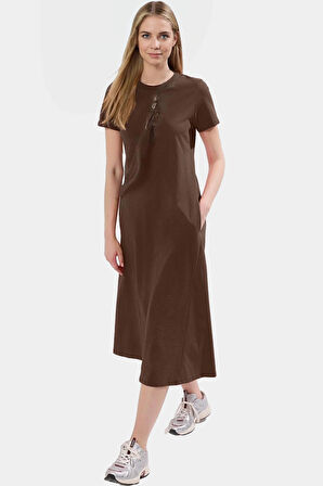 Nefes Alan Pamuklu T shirt Elbise Midi Boy Cep Detaylı Modern Stil Zarifane Tasarım