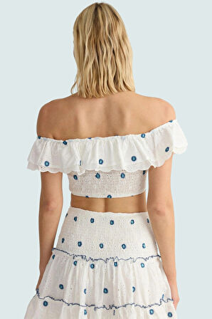 Yazlık Crop Bluz; Carmen Yaka Brode Dokuma Fitted Kalıp Trend Tasarım Rahat Kullanım