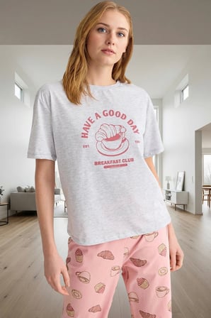 Pamuklu Pijama Takımı Rahatlık ve Şıklık Bir Arada Konforlu Kesim Özenle Seçilmiş Yüksek Kalite