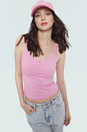 Nefes Alan Pamuklu Bluz Dantel Detay Fitted Kalıp Kolsuz Şık Görünüm