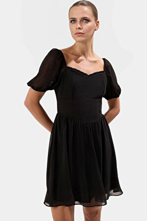 Yazlık Şifon Mini Elbise Nefes Alan Kumaş Kalp Yaka Balon Kol Modern Stil Şık Görünüm