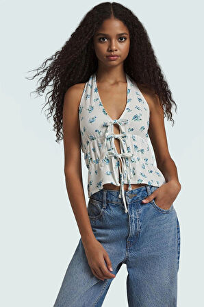 V Yaka Bağlamalı Bluz Rahat Şık Yazlık Örme Kumaş Zarifane Tasarım Modern Stil Ve