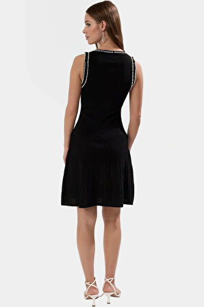 A line Kolsuz Triko Elbise İnci Detaylı 88cm Dayanıklı Malzeme Trend Tasarım