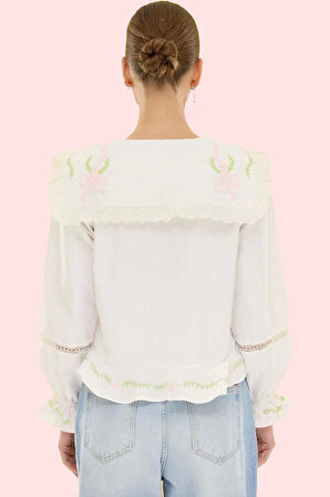 Kadın Regular Gömlek V Yaka Balon Kol Nakışlı İşlemeli Günlük Şık Yaz Aylarının Vazgeçilmezi