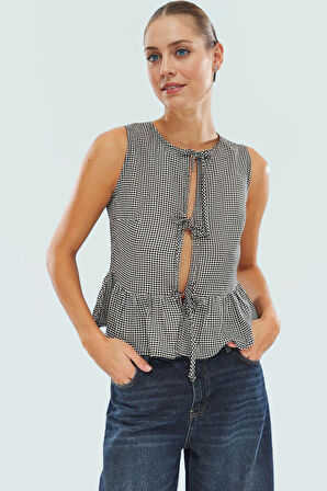 Nefes Alan Dokuma Kumaştan Ekose Bluz Bisiklet Yaka Kolsuz Regular Kalıp Trend Tasarım