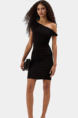 Şık Bodycon Mini Elbise Asimetrik Yaka Örme Kumaş Rahat Kesim Seçkin Malzeme Zarifane Tasarım