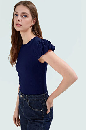 Kısa Kollu Fitted Örme Bluz Pamuklu Kumaş Dokuma Detaylı Bisiklet Yaka Profesyonel Görünüm