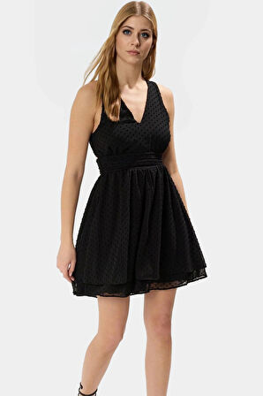 Dokuma Şifon Mini Elbise Puantiyeli Desen Boyundan Bağlamalı Yaka Seçkin Malzeme Konforlu Kesim