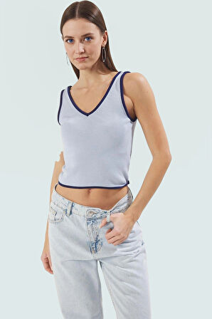 Triko Bluz V Yaka Kolsuz Crop Basic Siluet Rahat Kullanım Şık Görünüm Premium Kalite