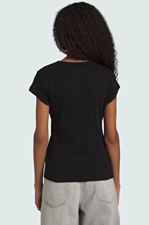 Yazlık Pamuklu Düğmeli Bluz Rahat ve Şık Bir Seçenek Konforlu Kesim Yüksek Kalite