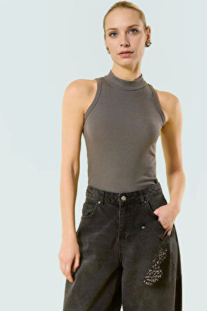 Yazlık Kolsuz Fitted Bluz Dik Yaka Poliviskon Kaşkorse Günlük Stil Zarifane Tasarım