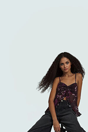 Yazlık Çiçekli Tül Bluz İnce Askılı Fitted Kalıp Regular Boy Mükemmel Uyum