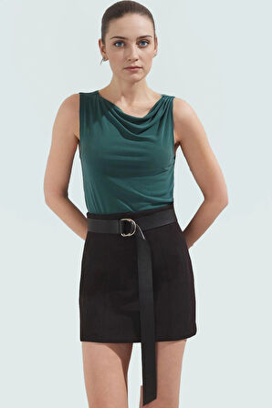 Aksesuarlı Kolsuz Modal Bluz Rahat ve Şık Günlük Kullanım Görünüm