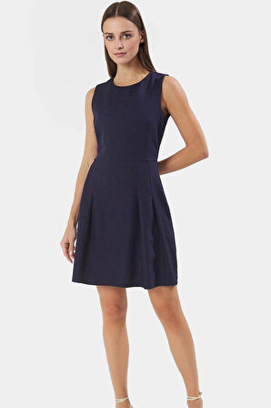 Rahat ve Şık Mini Elbise Nefes Alan Polyester Kumaş A Line Kalıp Seçkin Malzeme