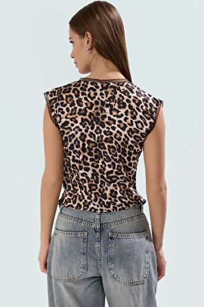 Yazlık Kolsuz Saten Bluz; Leopar Desen V Yaka Regular Kalıp Polyester Kumaş Uzun Ömürlü