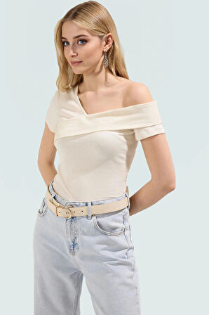 Rahat Pamuklu Örme Bluz Asimetrik Yaka Fitted Kalıp Şık Görünüm Seçkin Malzeme