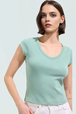 100 Pamuk V Yaka Fitted Bluz Rahatlık ve Şıklık Bir Arada Premium Kalite Profesyonel Görünüm