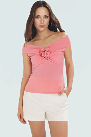 Rahat Fitted Bluz %96 Polyester %4 Elastan Carmen Yaka Zarifane Tasarım