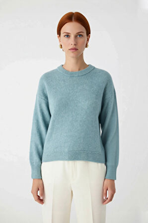 Şık Kadın Triko Kazak Regular Kalıp Düşük Kol Bisiklet Yaka Tasarım Soğuk Havalar İçin Mükemmel