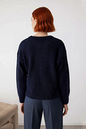 Şık Kadın Triko Kazak Regular Kalıp Düşük Kol Bisiklet Yaka Tasarım Soğuk Havalar İçin Mükemmel