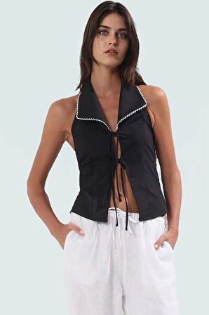 Nefes Alan Pamuklu Polyester Bluz Bağcıklı Detaylı Regular Kalıp Seçkin Malzeme Şık Görünüm