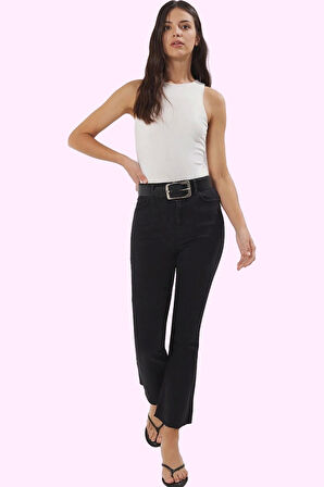 Kadın Regular Flare Denim Pantolon Yüksek Bel Düz Desen Günlük Casual Kombin Modern Tasarım