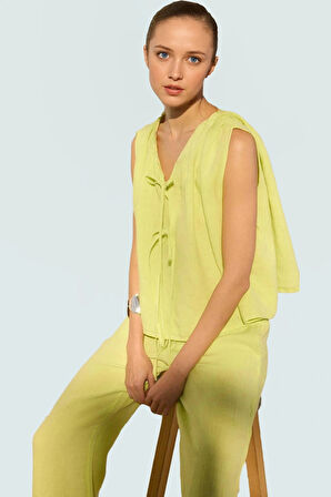 Keten Crop Bluz Dik Yaka Bağlama Detayı Günlük Stil Özel Tasarım Şık Görünüm