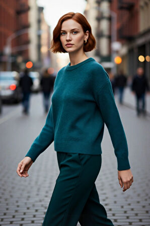 Şık Kadın Triko Kazak Regular Kalıp Düşük Kol Bisiklet Yaka Tasarım Soğuk Havalar İçin Mükemmel